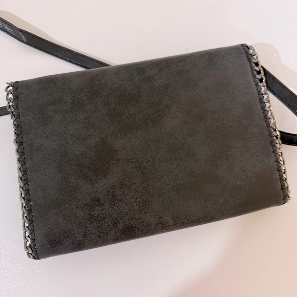 Elegant Chain-Trimmed Wallet Bag - Picture 15 of 16